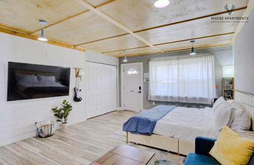 The Moose #5 - Modern Comfy Studio with King Bed, Free Parking & Fast WiFi - Foto 15