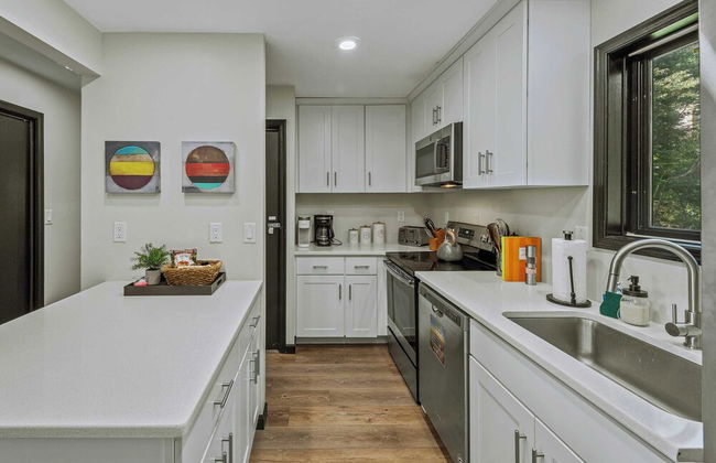 Strawberry Shores by Avantstay Lakefront Private Beach - Photo 9