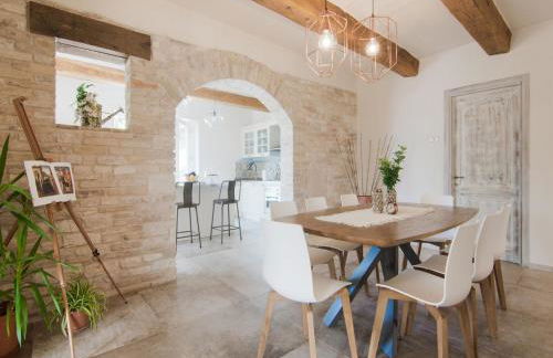 Chic Villa in Acqualagna with Hot Tub in Pool & Private Garden - Foto 8