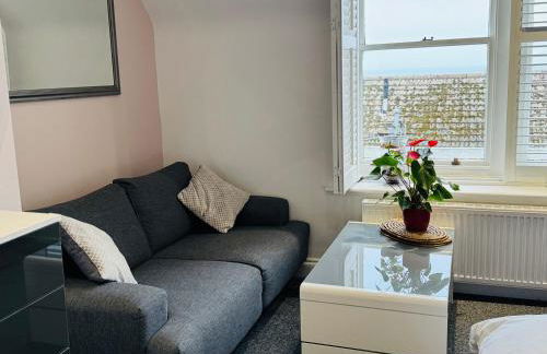 Penthouse Suite, Sea View, Close to Shops, Beach and Train - Foto 7