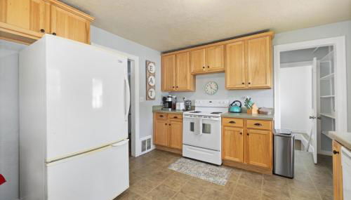 Bo360 White House with Fenced Yard - Foto 3