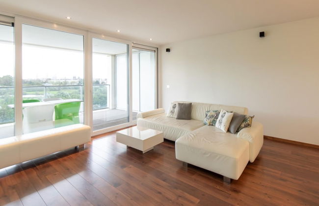 South Facing Apartment With Terrace - Photo 7