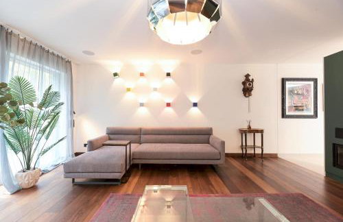 Architect-Designed Luxury Retreat 3BR Chessington - Pass the Keys - Photo 9