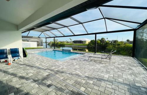 Newly built Villa Ballerina with heated pool and incredible view into beautiful Arrowheadcanal - Photo 12