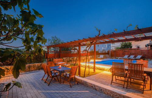 Home Away From Home with a heated pool - Foto 17