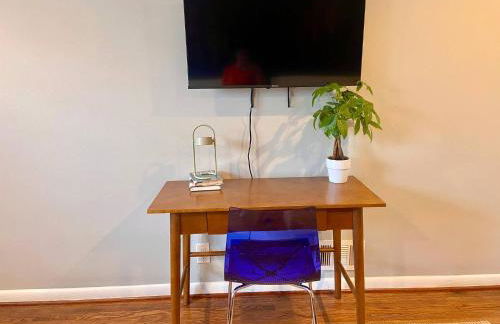 Easy PATH&Bus access- NYC| designer home + Deck. - Photo 63