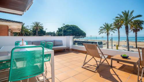 Beach House Cambrils Apartamento en Primera Línea de playa - Photo 1, sunbed
