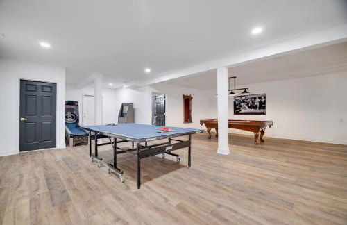 Luxe Lrg Pocono House for 18 Hot Tub/Gameroom/Pool - Foto 4