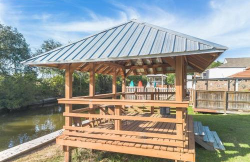 Waterfront Home with Pool by Next Step Property Management - Foto 32