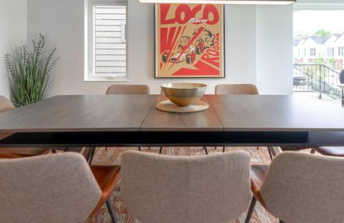 Beautiful Modern 3BR in the Grove ABODEbucks - Photo 6