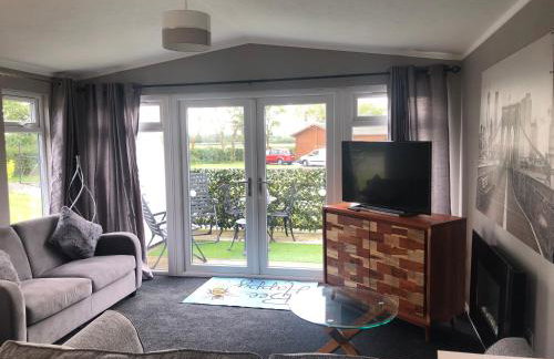 Spacious Lodge With Hot Tub - Foto 35