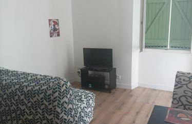 T2 Cosy, agréable fonctionnel et douillet, 1 lit 140 et un BZ , Wifi gratuit, boîte à clés, proche commerces et gare routière - Foto 3