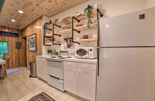 Secluded Family Cabin Less Than 1 Mi to Lake Michigan! - Foto 3