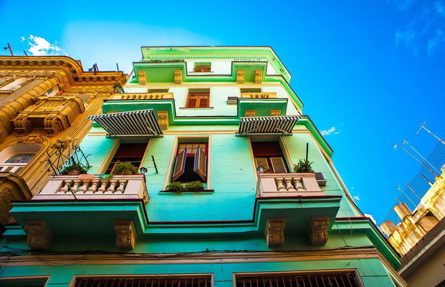 Lujoso Apto WIFI Gratis Balcon y Jacuzzi - Photo 39