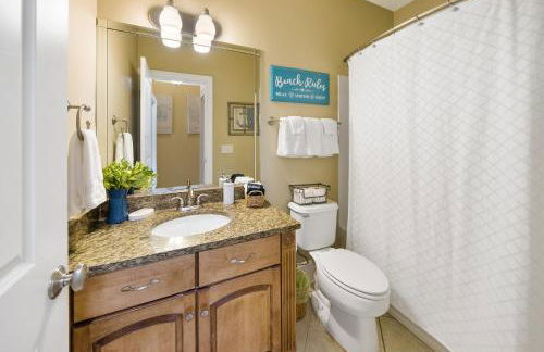 Summer Special, Lux 4BR House Sleeps 12, Pool, Elevator, King bed - Foto 45