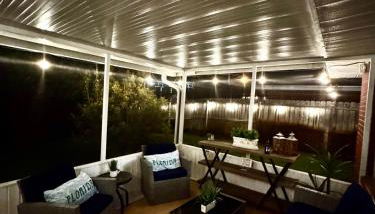 Golden Hour Getaway- Guest Favorite, 2 Min to Beach, Seasonal Pool & Arcade - Foto 5