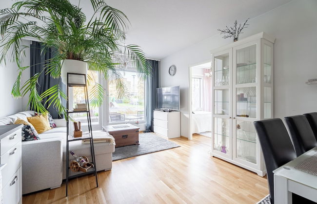 Modern 2BR Apt with Sauna & Free Parking - Foto 8