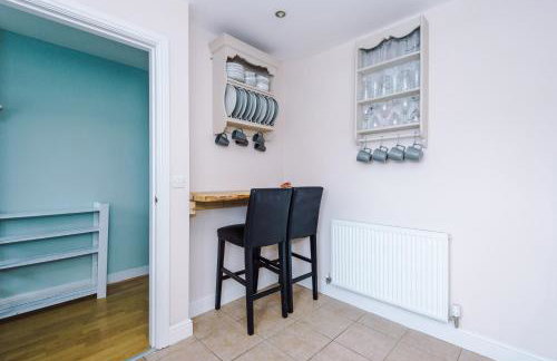 Relaxing 3 Bedroom Chester Home with garden - Photo 31