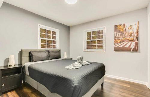 Spacious 5BR Retreat Sleeps 12,Large Deck - Foto 12