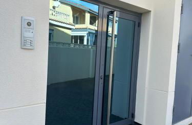 Ground floor apartment on the seafront with pool - Foto 14