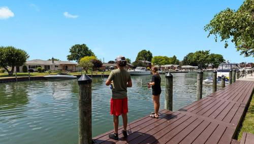 NEW! 4BR I Indoor Pool on the Bay in Boat Town USA - Foto 5