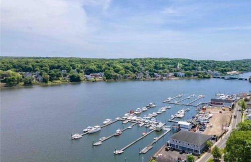 Gorgeous Waterfront 2 Bedroom 1 Bath Modern Home. - Foto 19