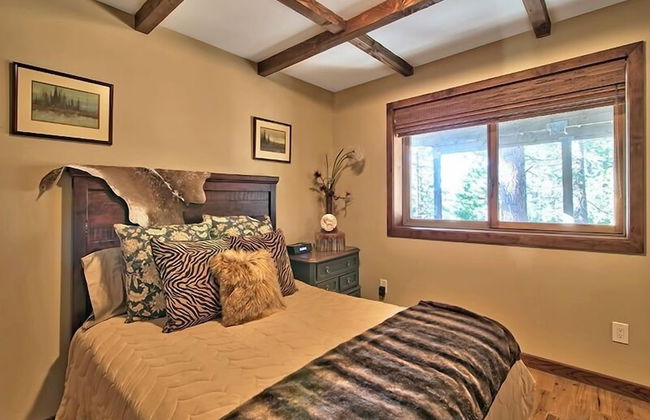 3877 Crest Drive - Photo 4