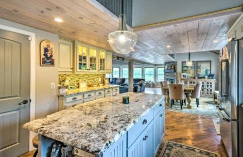 Unmatched Lakefront Home! - Foto 18