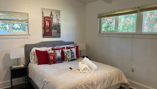 Bright & Comfy 5 star Location Large Deck Oasis - Photo 5