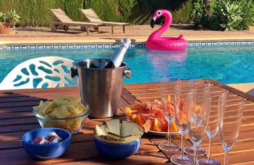 Off-grid Luxury Villa with Tikibar by the pool. - Photo 23