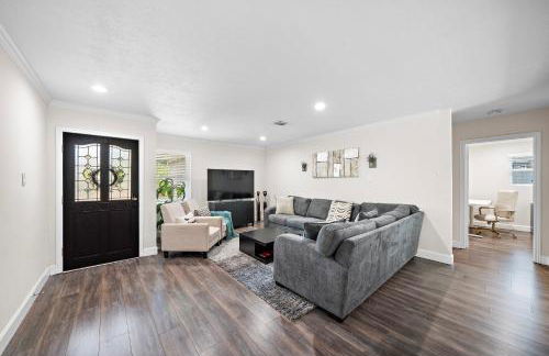 Pool Stay Near DT, Heights WiFi Games Yard BBQ - Foto 11