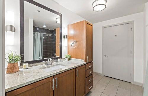Beautiful Apt in Downtown w/Pool | Indoor Parking - Foto 15