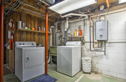 Lakefront Montague Cottage with Deck and Beach! - Foto 29