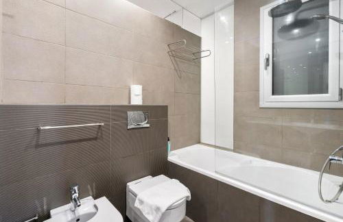 For couples, families and groups, Barcelona center - Photo 17