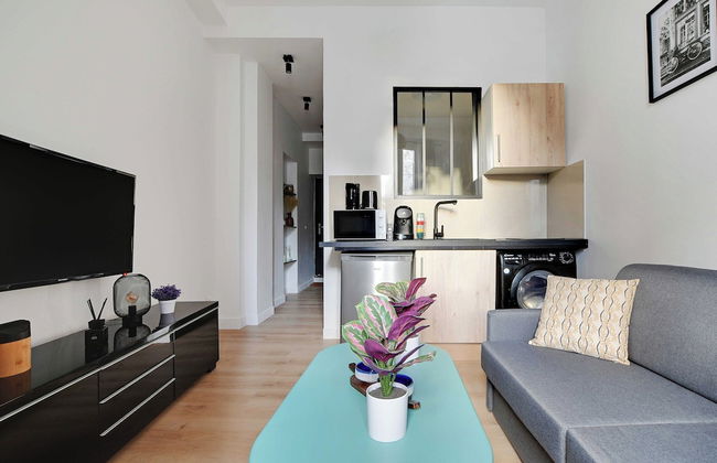 Peaceful Apartment With 1 Room - Photo 9