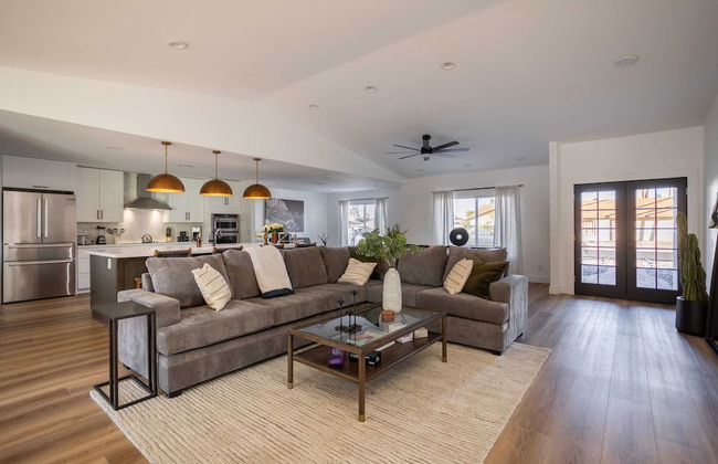 Grayhawk by Avantstay Modern Home w/ Pool, Hot Tub, Bocce, Fire Pit, Pool Table, Putt-putt & Putting Green - Foto 22