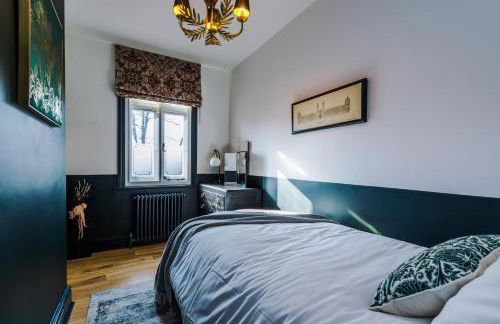 Unique 4 Bed Home in The Windsor Tapestries by Casa by Grace - Sleeps 7-9, Private Hot Tub Hire, Free Parking, Dog Friendly, Legoland, Windsor Castle - Foto 21