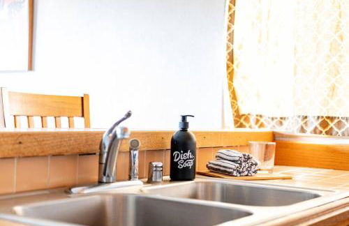 Cozy 2 bedroom condo walking distance from the beach - Foto 18