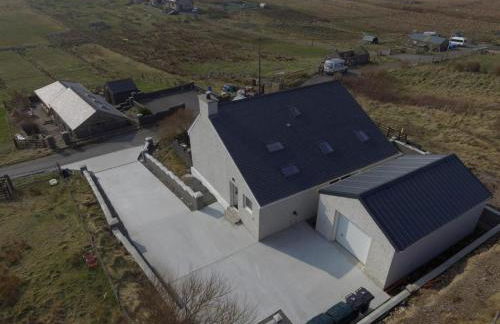 Carloway Self Catering, 5A Upper Carloway, Isle of Lewis, Outer Hebrides - Off grid, outdoor, wood fired hot tub and infra red sauna - Photo 22