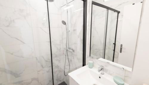 Appartement Cosy et Lumineux - Tout équipé - Hypercentre Lorient par Groom - Foto 5, Shower