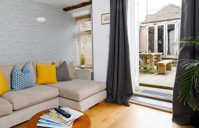 Charming 3bd Townhouse Right in the City Centre - Photo 1