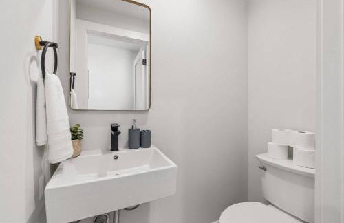 Luxurious Newly Built 5 BR 6 Bath Home w/ Rooftop - Foto 15