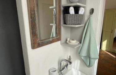 Private Stone Cottage with Starlink & Lake View - Foto 39