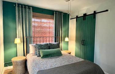 2 bed with Washer and Dryer, pets ok, 5 min to Farmers Market - Foto 14