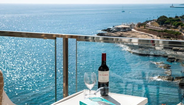 Scenic Seafront Duplex Apartment in Sliema - Foto 4, Habitación