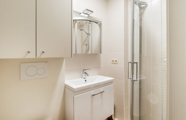 Duplex Near Zeedijk & Center With Sunny Balcony - Photo 17