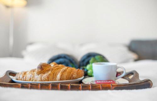 Two BDR Apt By Stay Aura Short Lets & Serviced Accommodation London With Free WiFi, Parking & 10 Min to Brentford Stadium - Foto 19