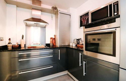 Bay View Apartment, by Solace Stays - Photo 10