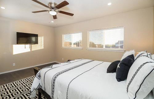 Cozy Home - Self Check-In w/Spacious Deck - Foto 10