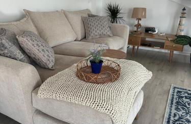 The Boat Cottage - private beach access - Foto 6